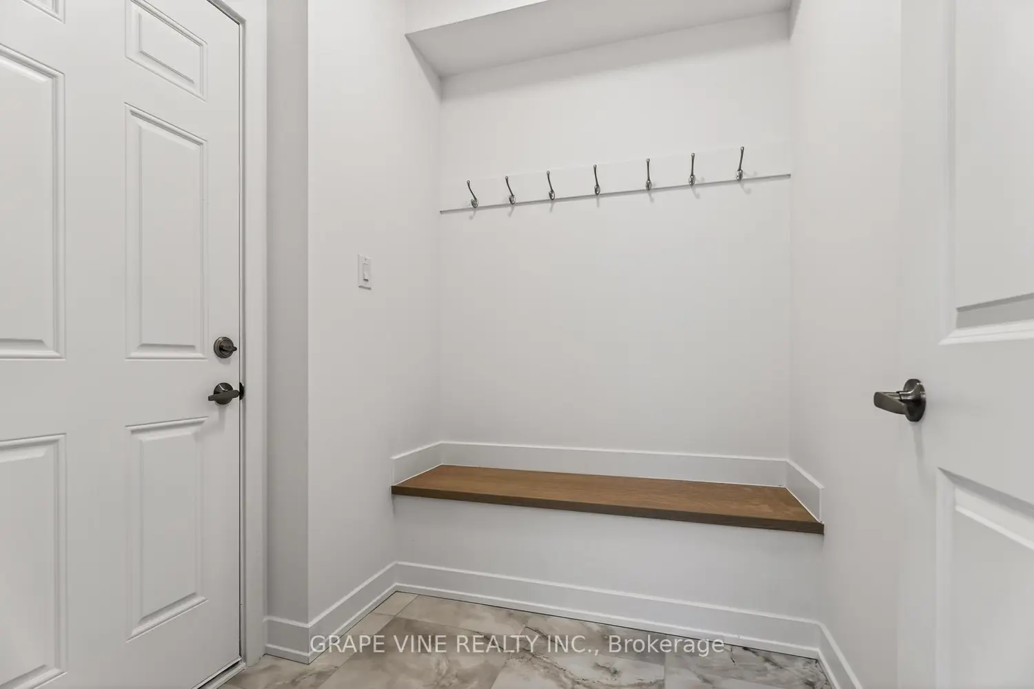 445 Haresfield Court photo 2