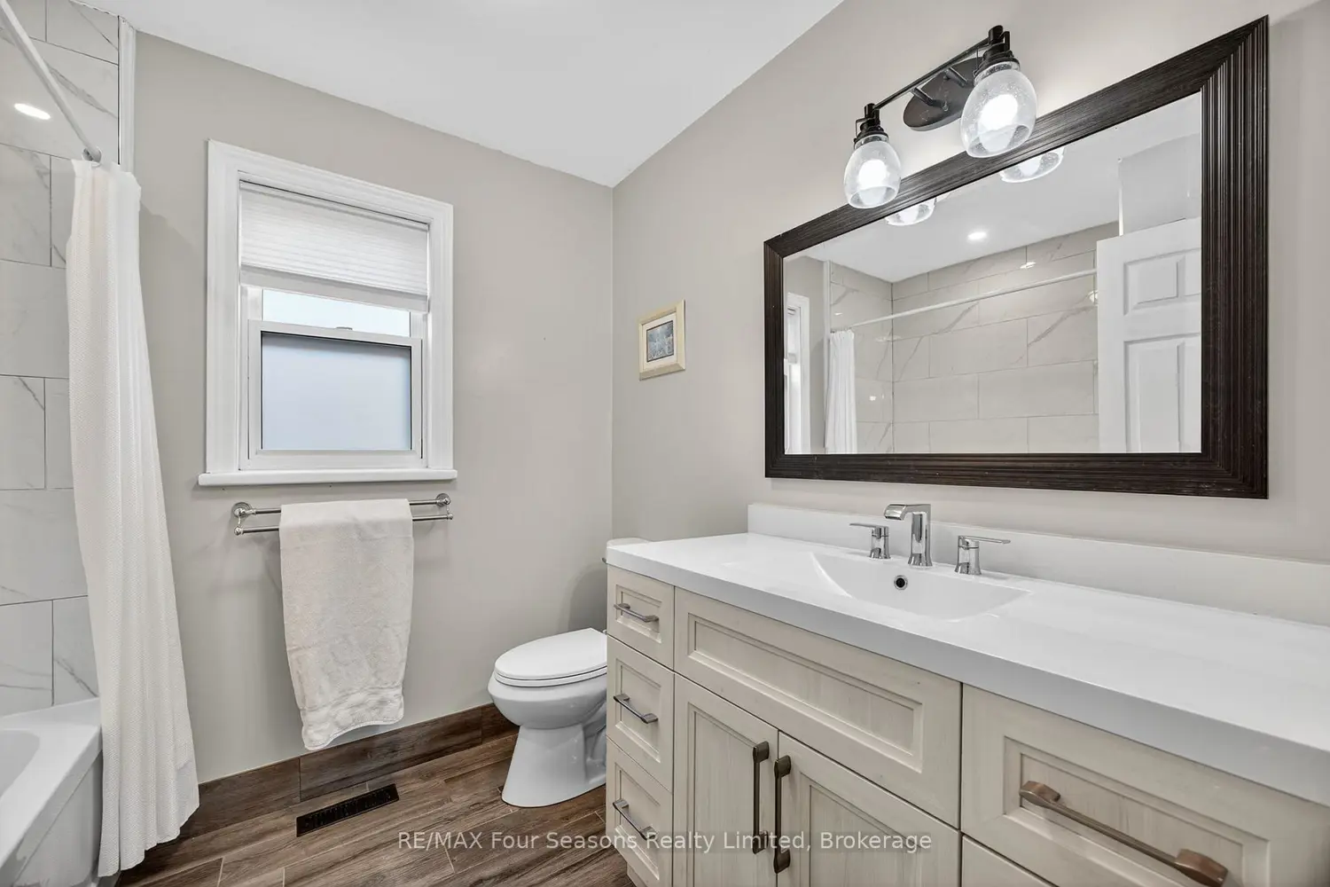 Additional image 9 of 7 Batteaux Road