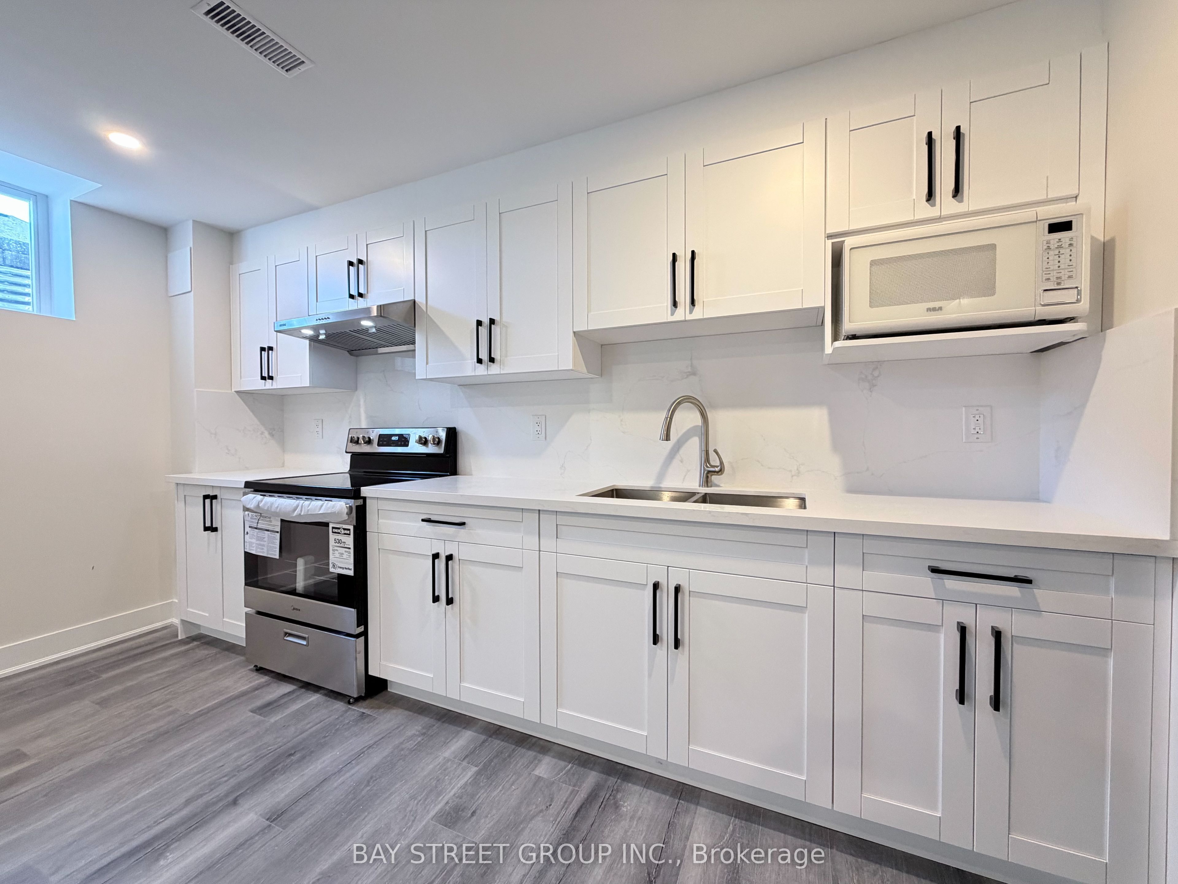 Lower-1 Kenneth Ross Bend, East Gwillimbury, ON, L9N 0T7