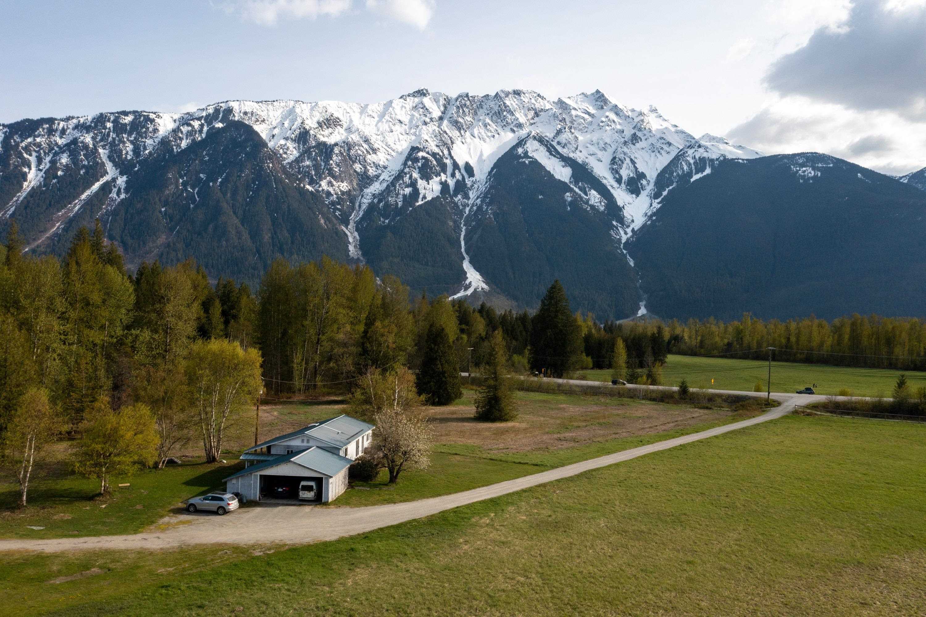 1691 Highway 99 , Pemberton, BC, V0N 2L0