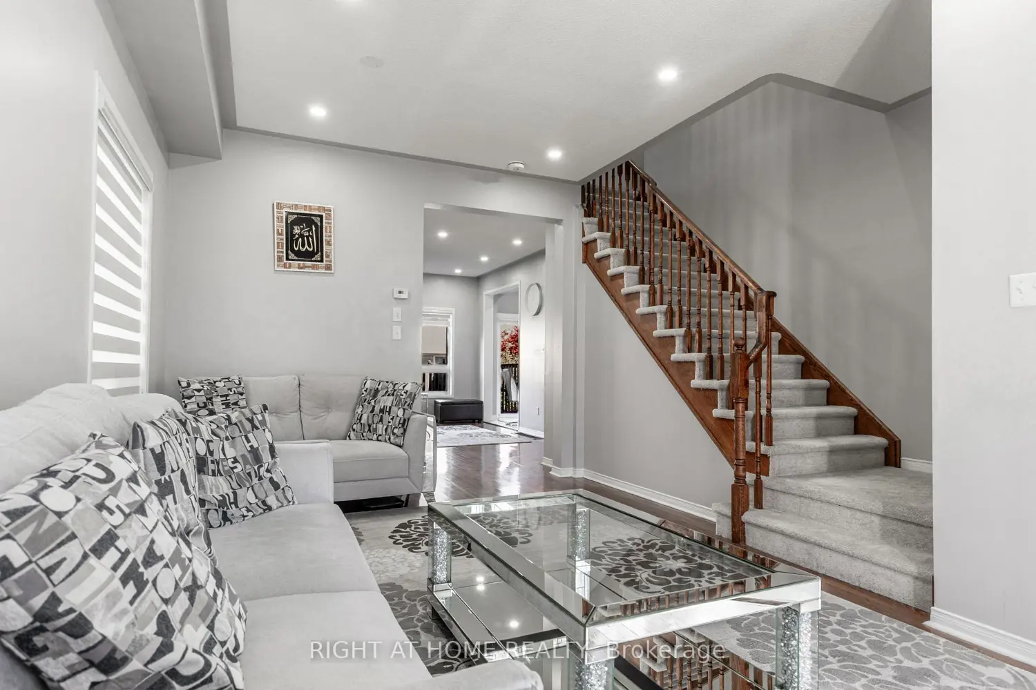 1107 Bonin Crescent photo 2