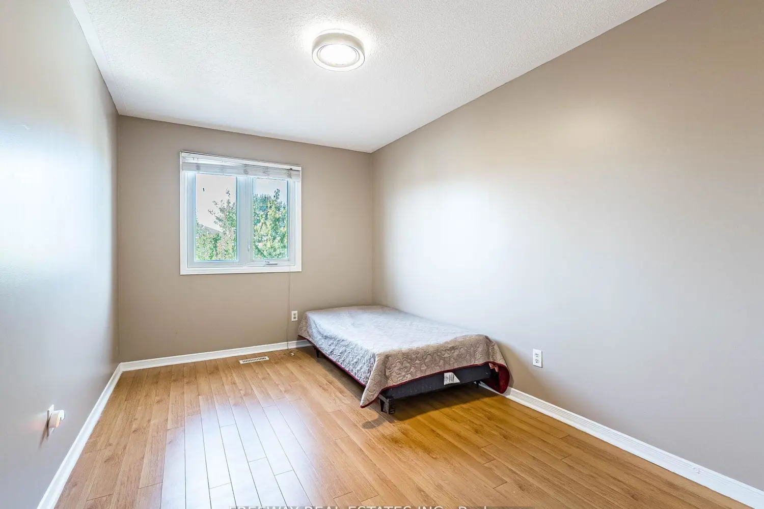 Additional image 17 of 53 Dutch Crescent