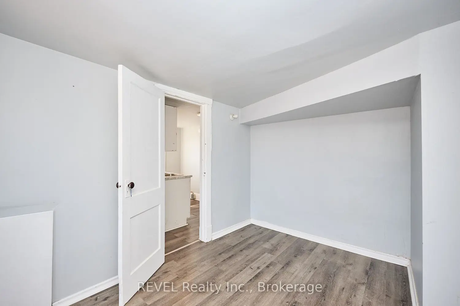 Additional image 12 of 5806 Prince Edward Avenue