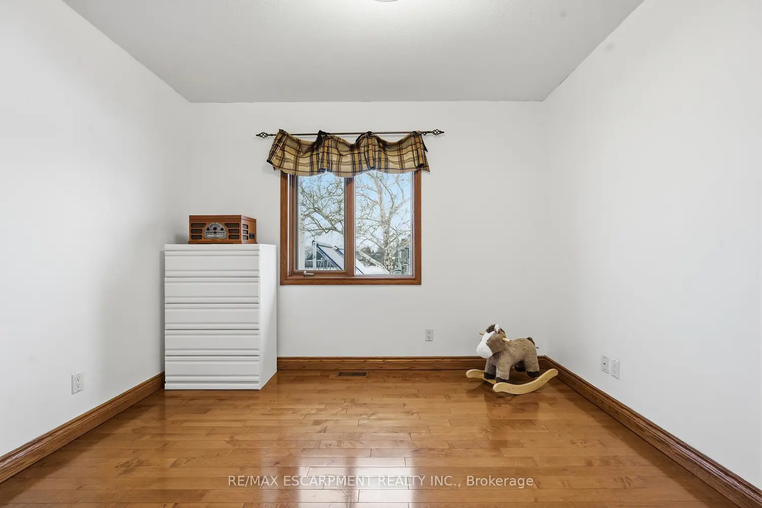 Additional image 13 of 4 Lakeside Drive