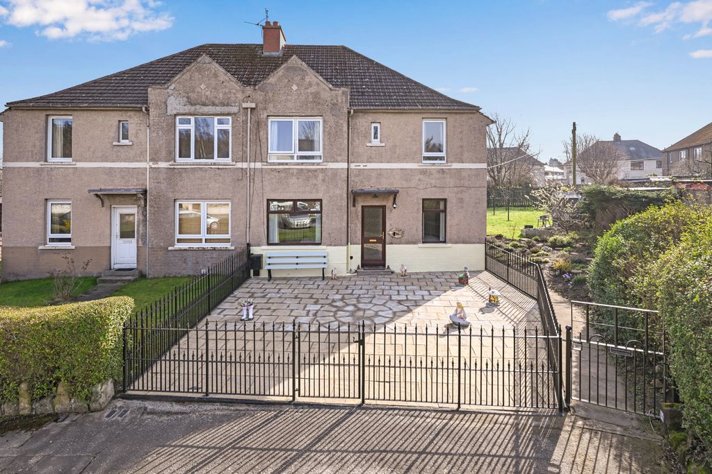 3 bed flat for sale36 Hunter Terrace, Loanhead EH20