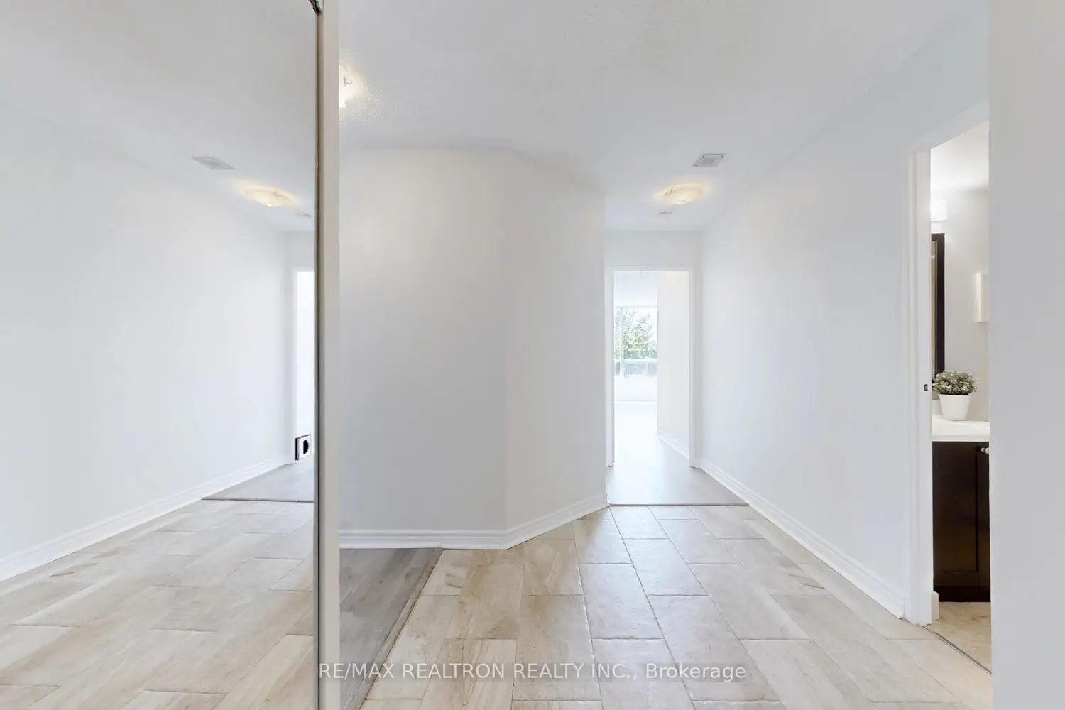 1131 Steeles Avenue 407