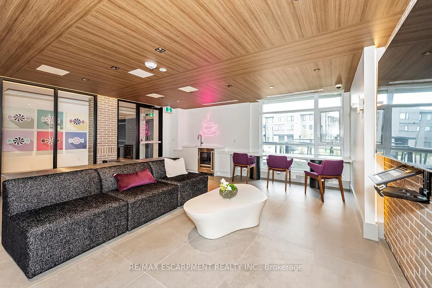 Additional image 18 of 600 North Service Road 606