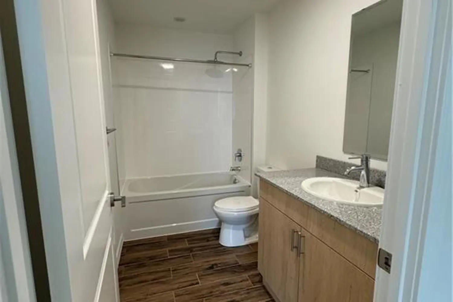 Additional image 11 of 1098 Paisley Road 105 A