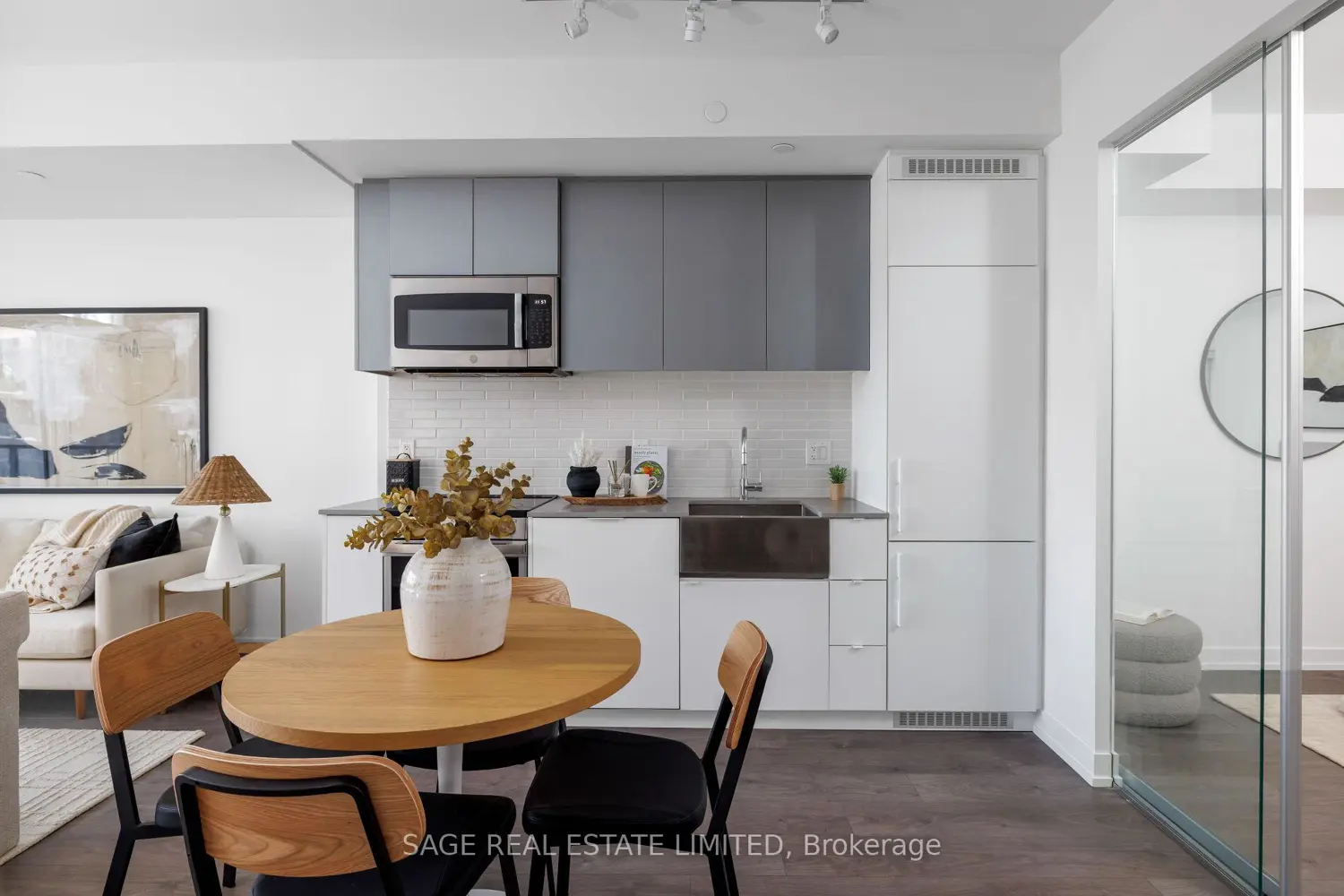 Additional image 5 of 270 Dufferin Street 327