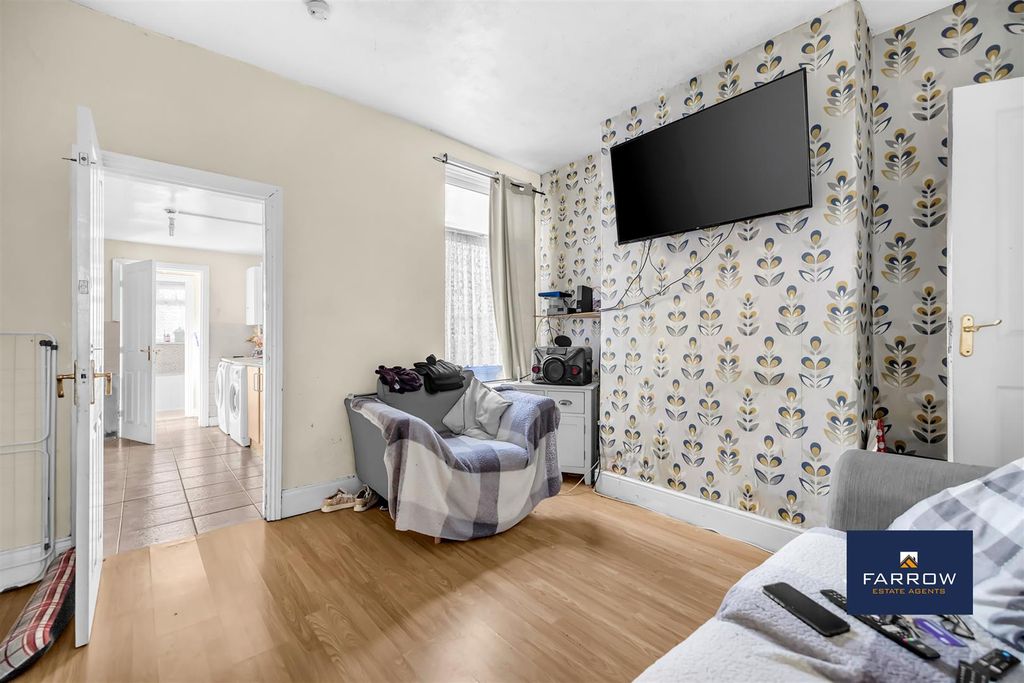 Additional image 3 of 3 bed terraced house for saleWeelsby Street, Grimsby DN32