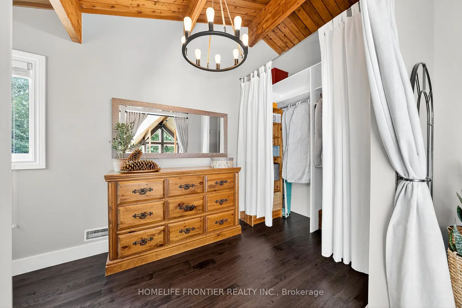 Additional image 15 of 7896 6Th Line