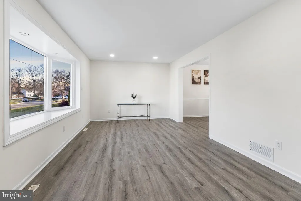 Additional image 5 of 210 W Silver Fox Road, Newark, DE 19702