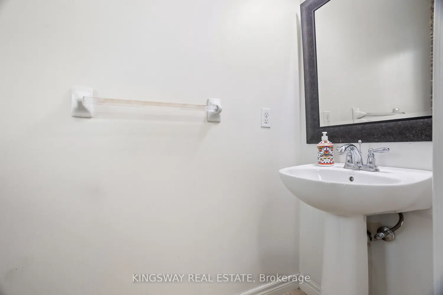 Additional image 6 of 11 Marina Point Crescent