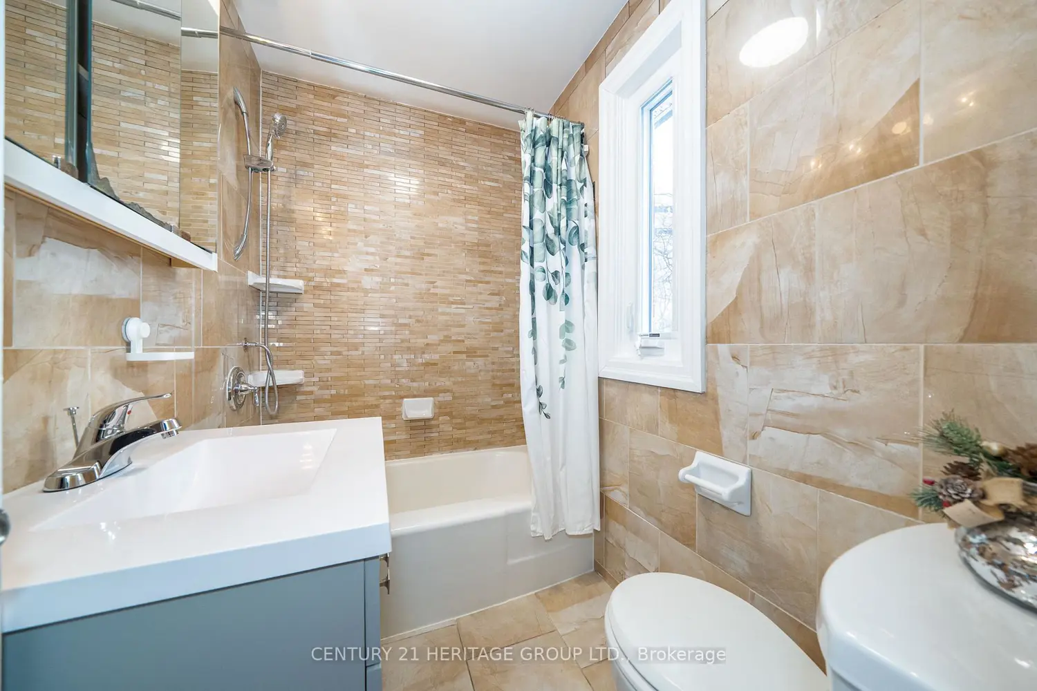 Additional image 7 of 215 Keele Street