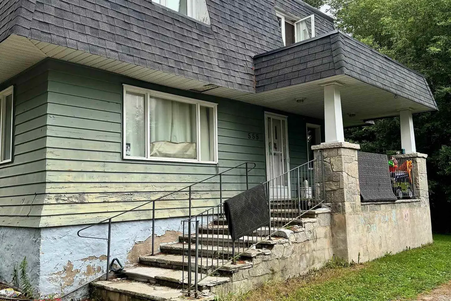555 Broadway Avenue