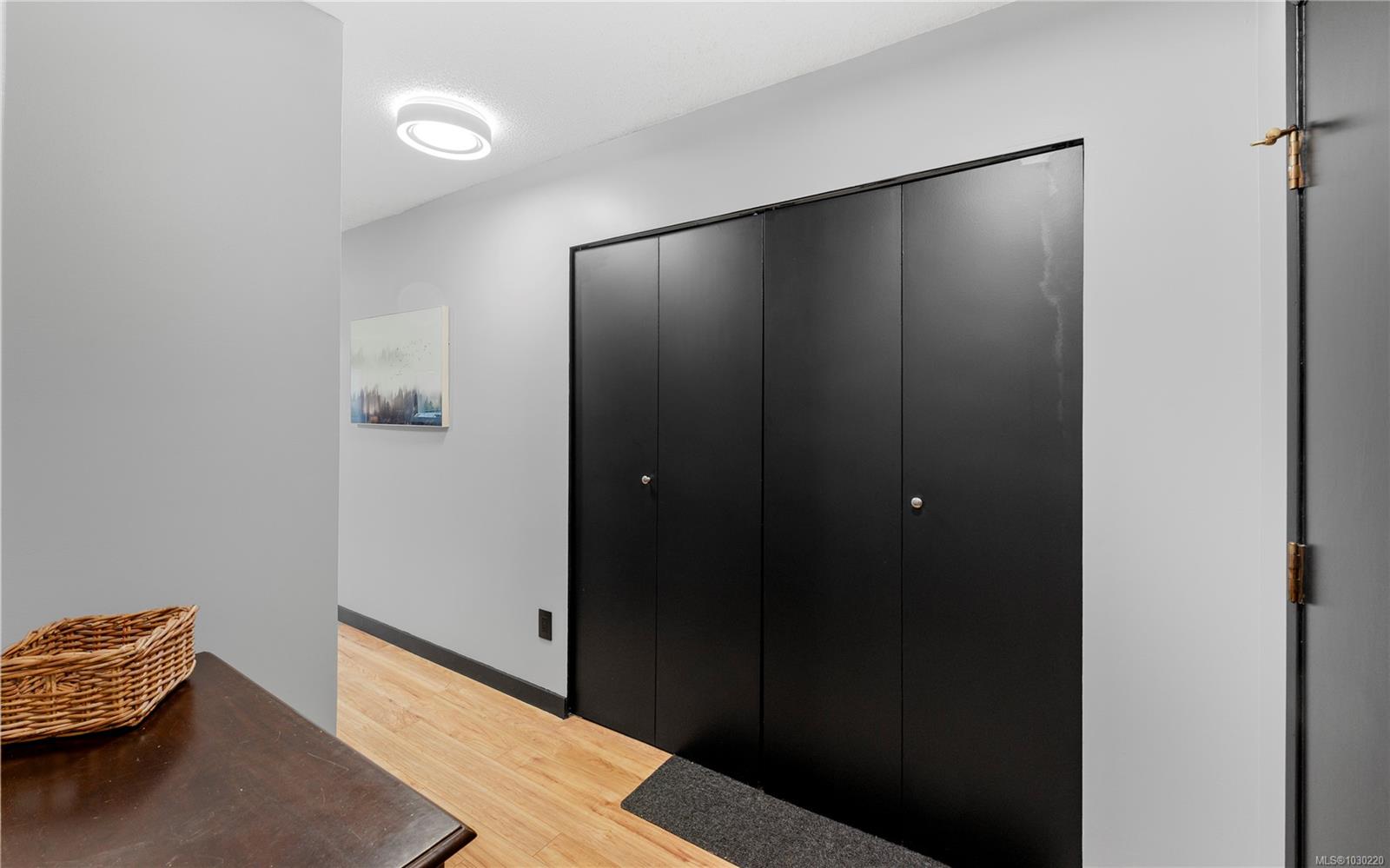 Additional image 3 of 402-1241 Fairfield Road, Victoria, BC, V8V 3B3