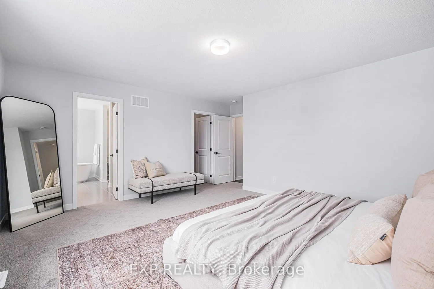 Additional image 7 of 1027 De Pencier Drive