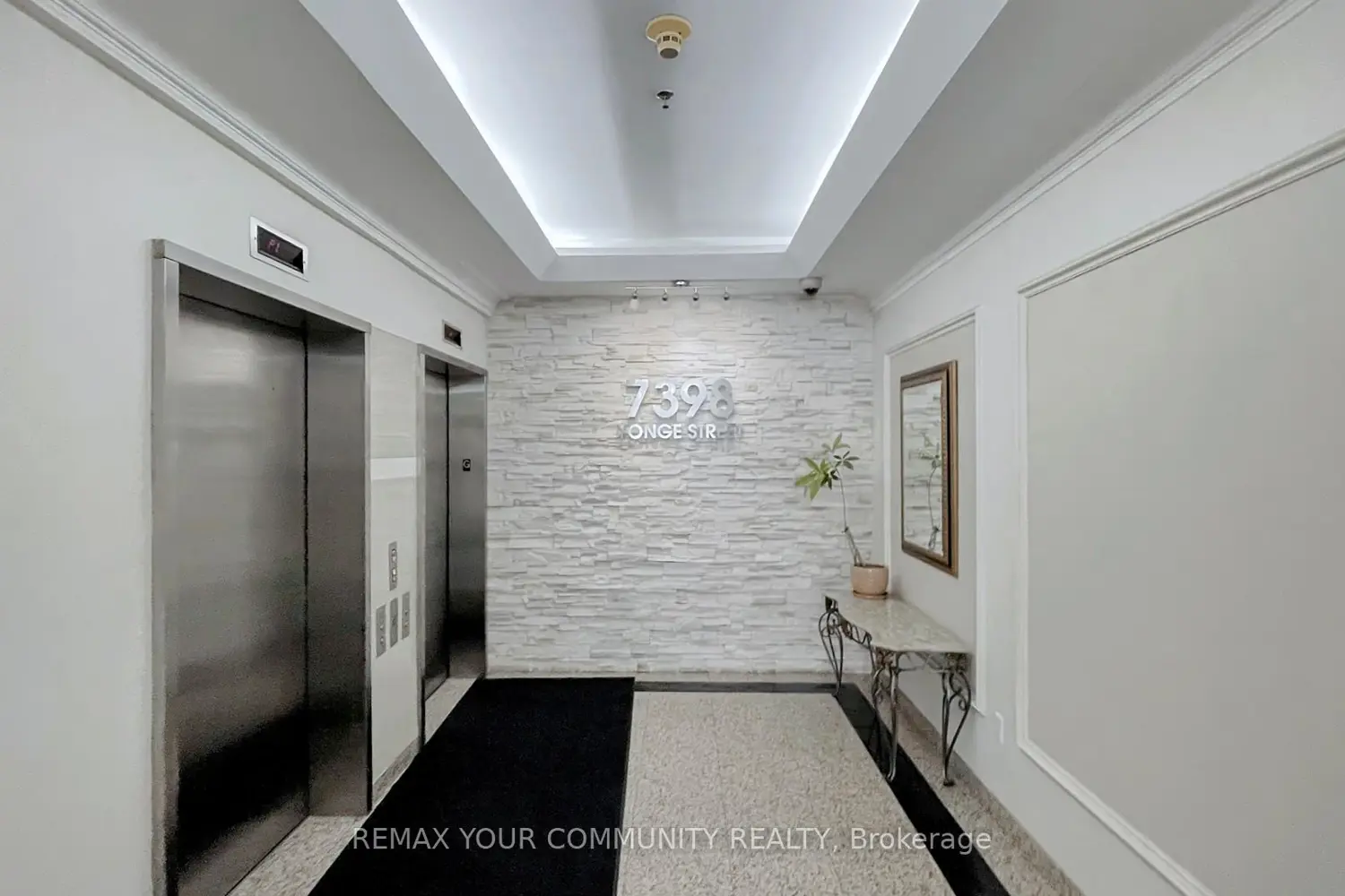 7398 Yonge Street 111 photo 3