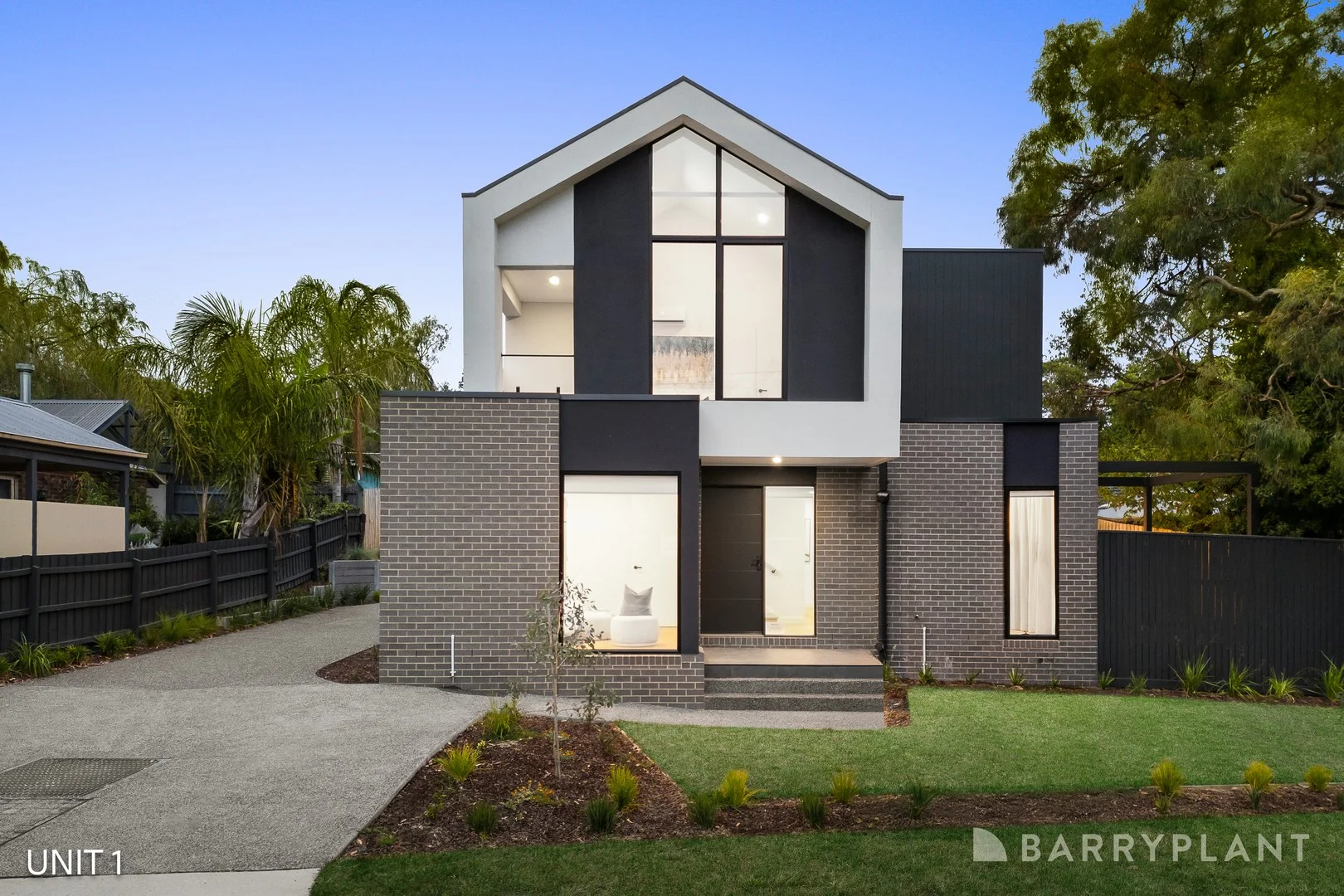 1/3 Ross Road, Croydon VIC 3136