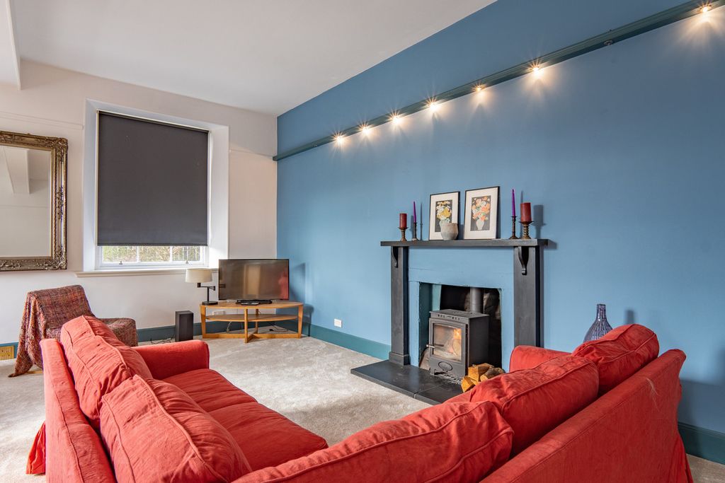 2 bed flat for saleNess Road, Fortrose IV10 photo 2