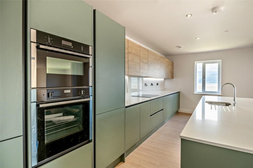 3 bed flat for saleBeaumaris LL58 photo 5