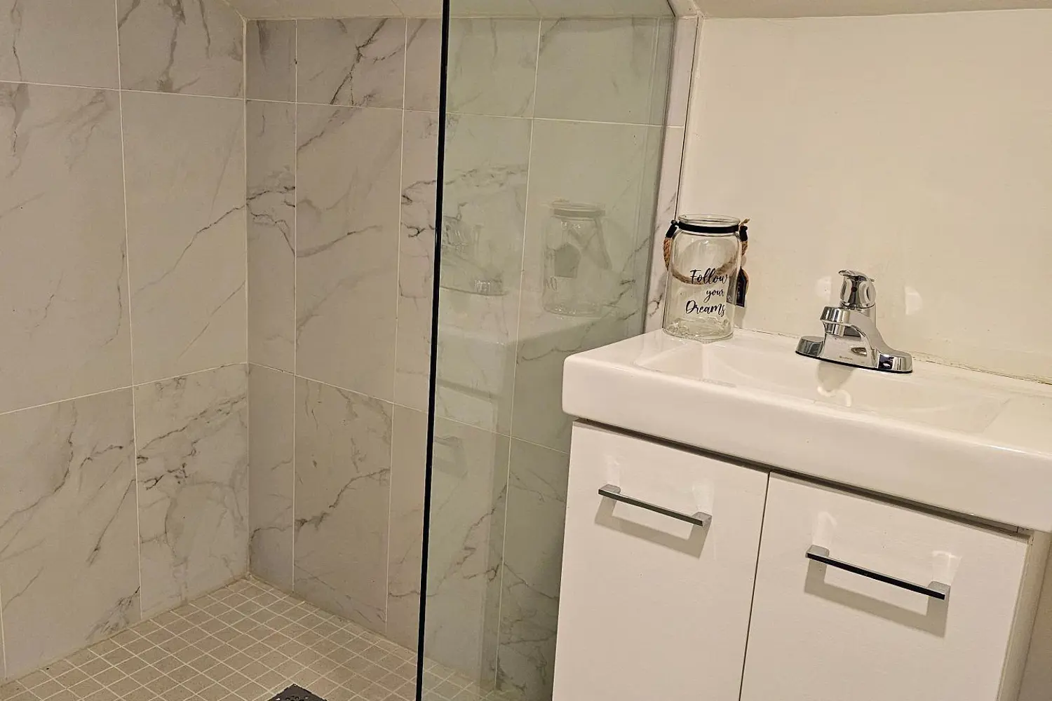 Additional image 17 of 764 Dundas Street