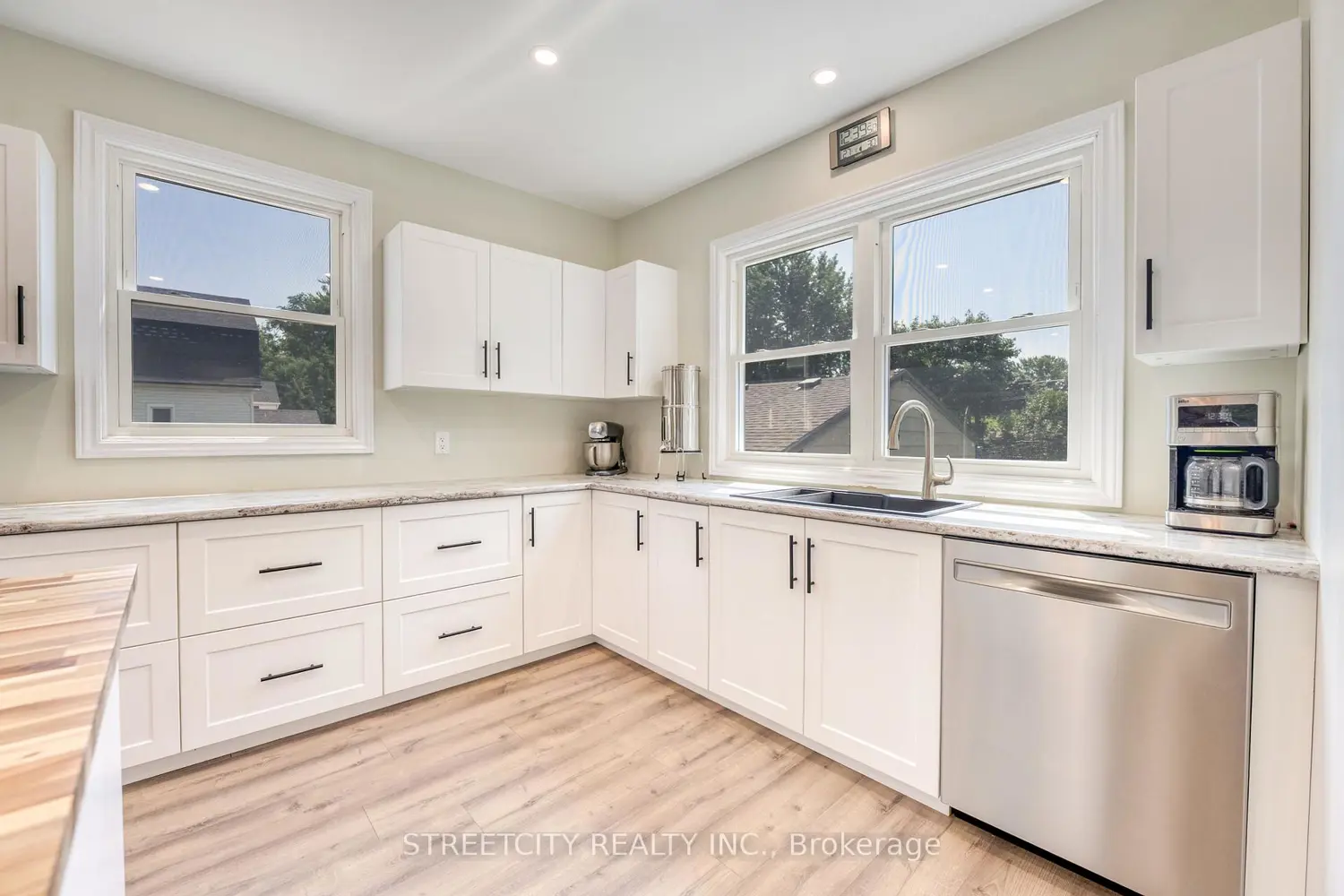 Additional image 10 of 703 Wellington Street