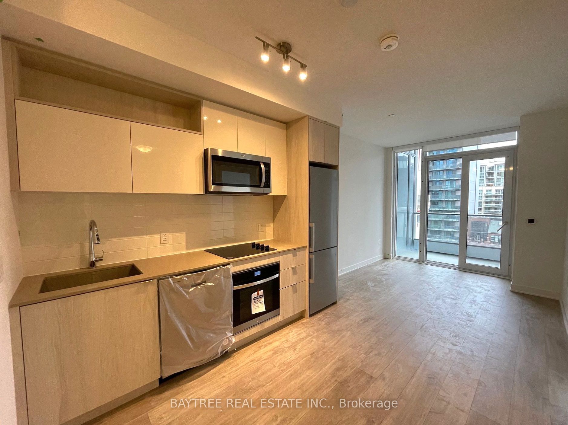 1072 W-135 Lower Sherbourne Street, Toronto, ON, M5A 1Y4