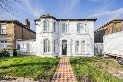 Hampton Road, London E7
