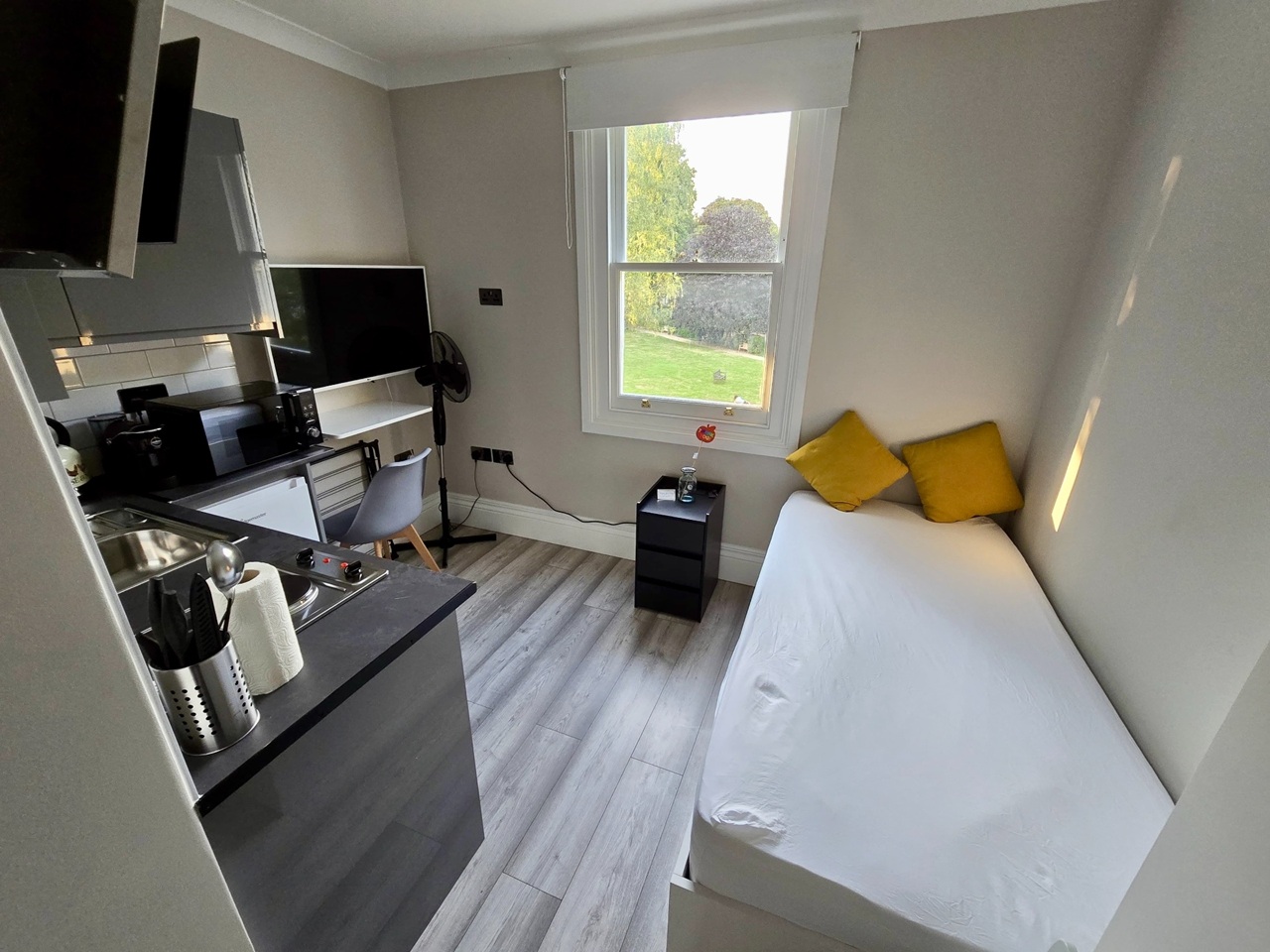 Studio Flat, Philbeach Gardens, SW5, N1 7GU