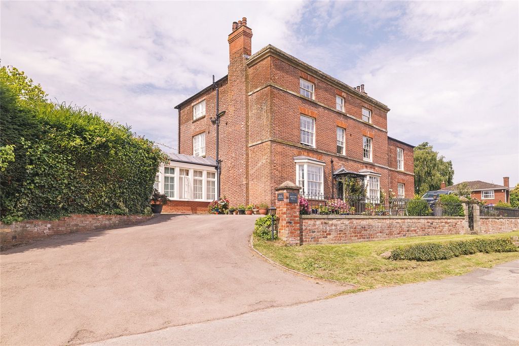 2 bed flat for saleWilton Hall, Wilton Lane, Ross-On-Wye, Herefordshire HR9