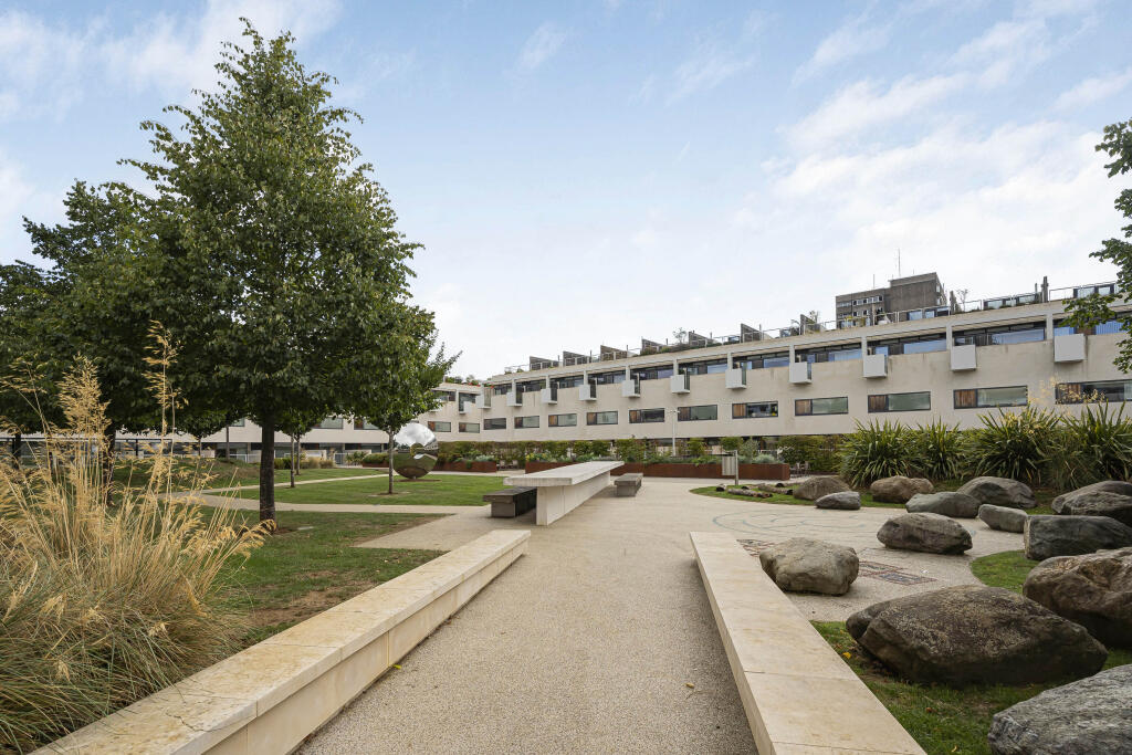 Gabriel Square, St. Albans, Hertfordshire, AL1