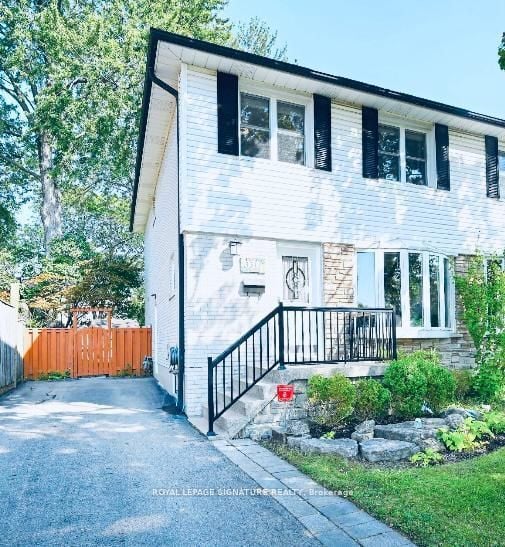 Main-3317 Carillion Avenue, Mississauga, ON, L5C 2A9