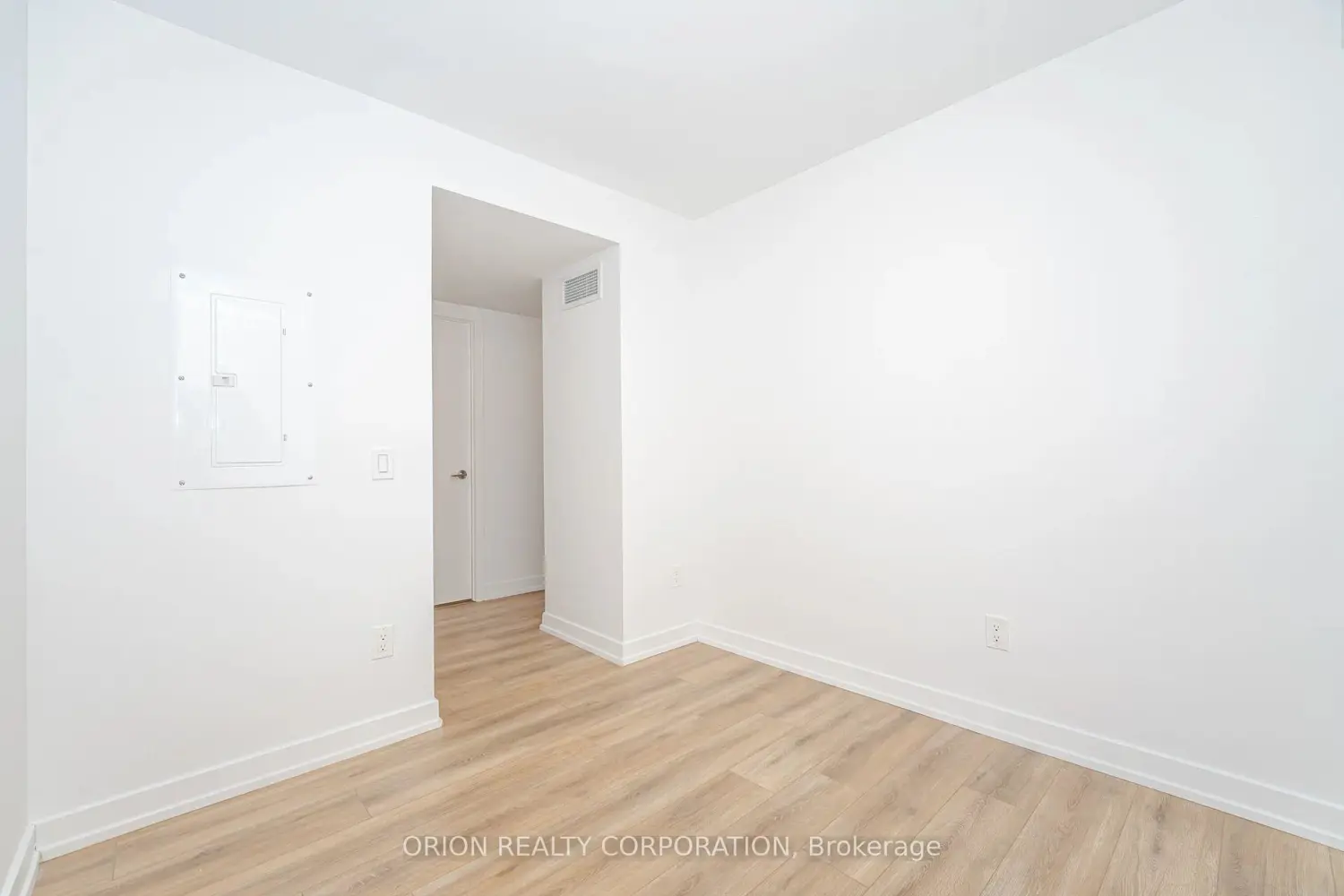 Additional image 11 of 1480 Bayly Street 1103