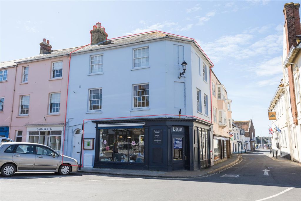 3 bed flat for saleYarmouth, Isle Of Wight PO41