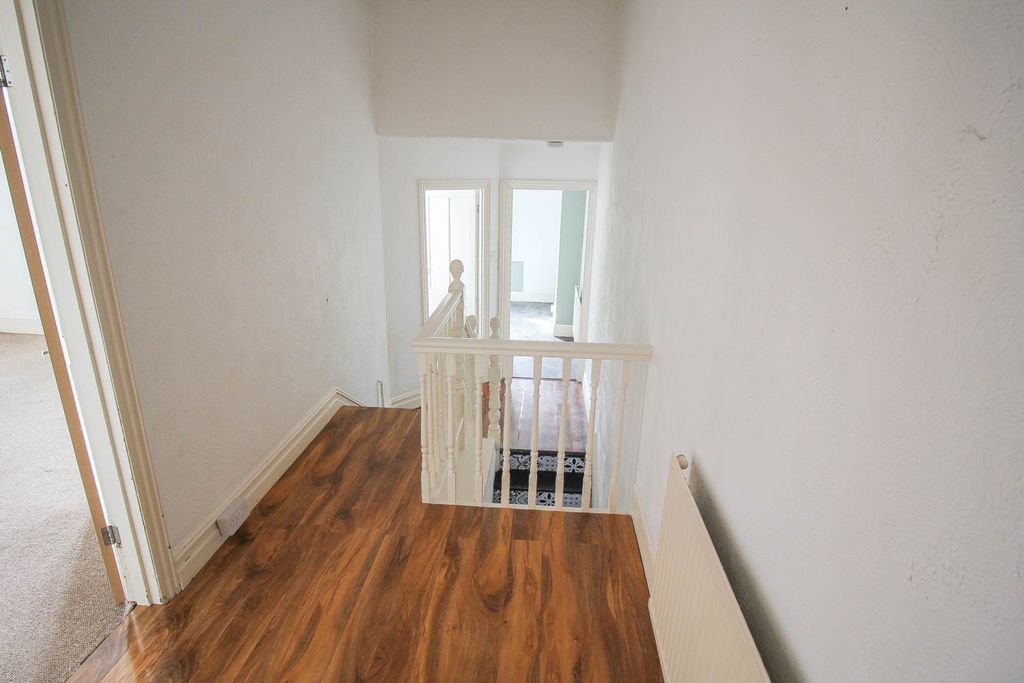 2 bed flat for saleSevern Road BS23 photo 5
