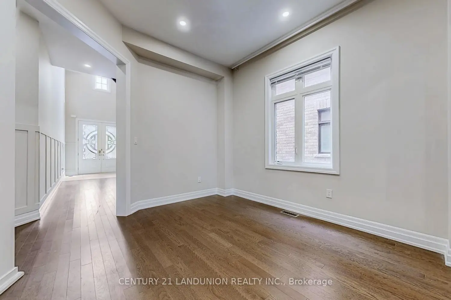 Additional image 3 of 234 Touch Gold Crescent