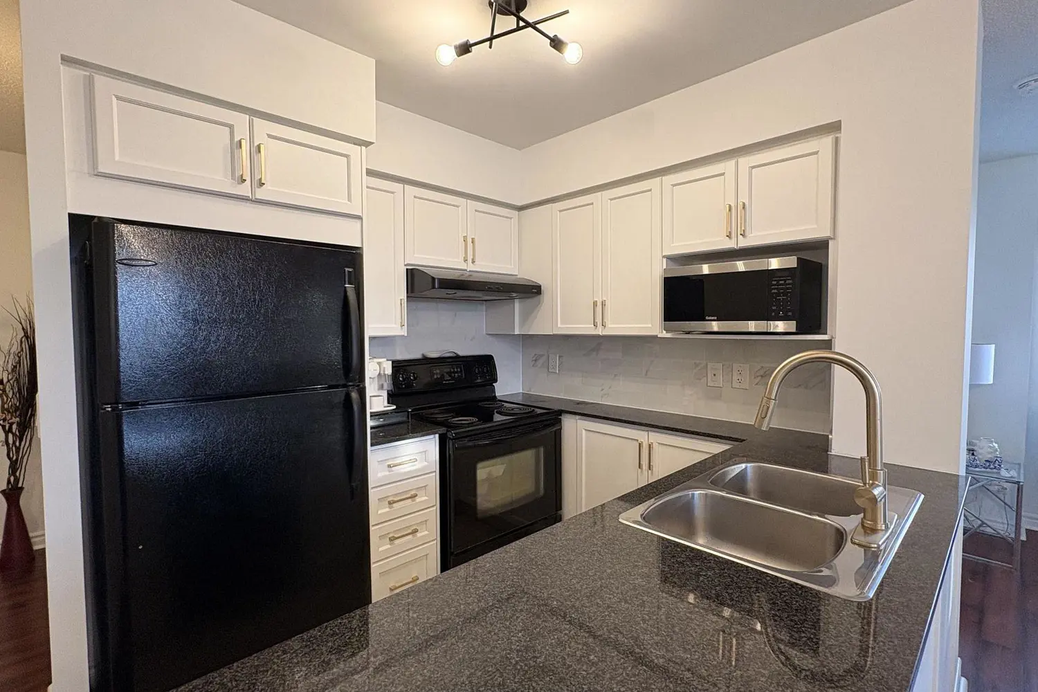 Additional image 4 of 18 Kenaston Gardens 712
