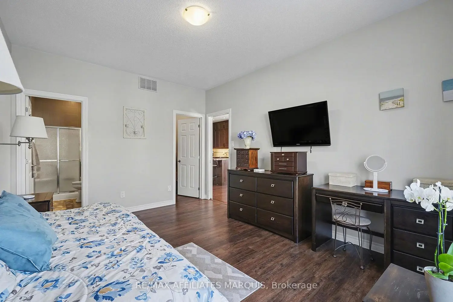 Additional image 11 of 171 Royal Landing Gate