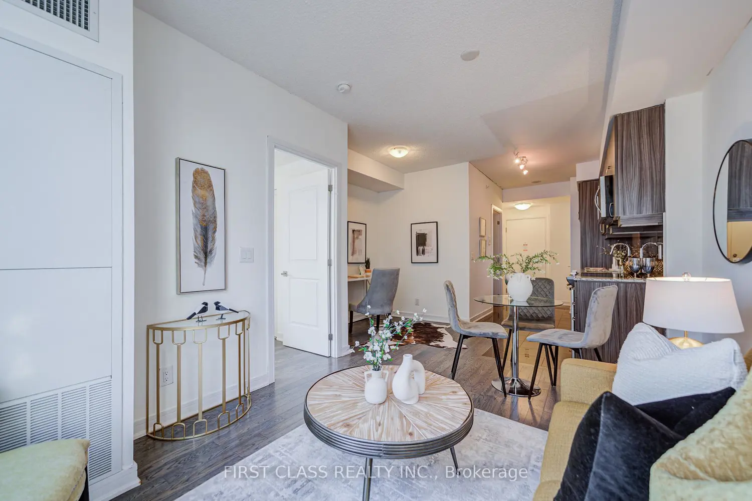Additional image 9 of 9201 Yonge St Street 911