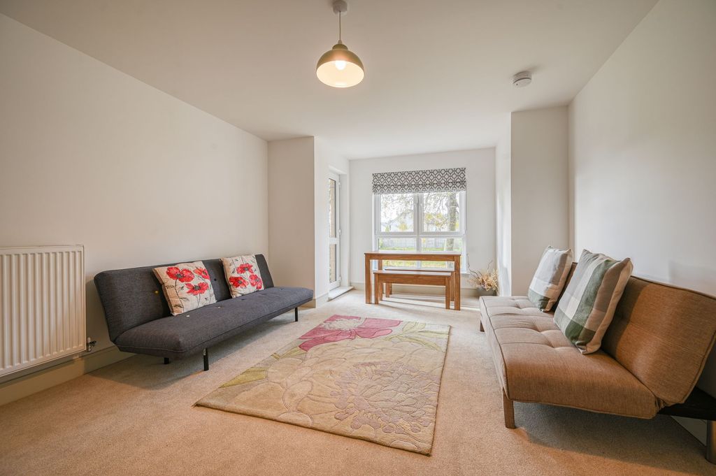 2 bed flat for saleDunain Square, Inverness IV3 photo 2