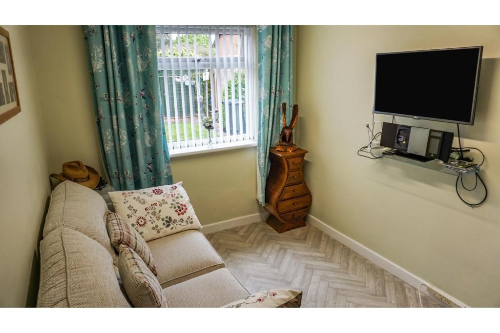 Additional image 10 of 2 Bed Maisonette, Levante Gardens, B33, N1 7GU