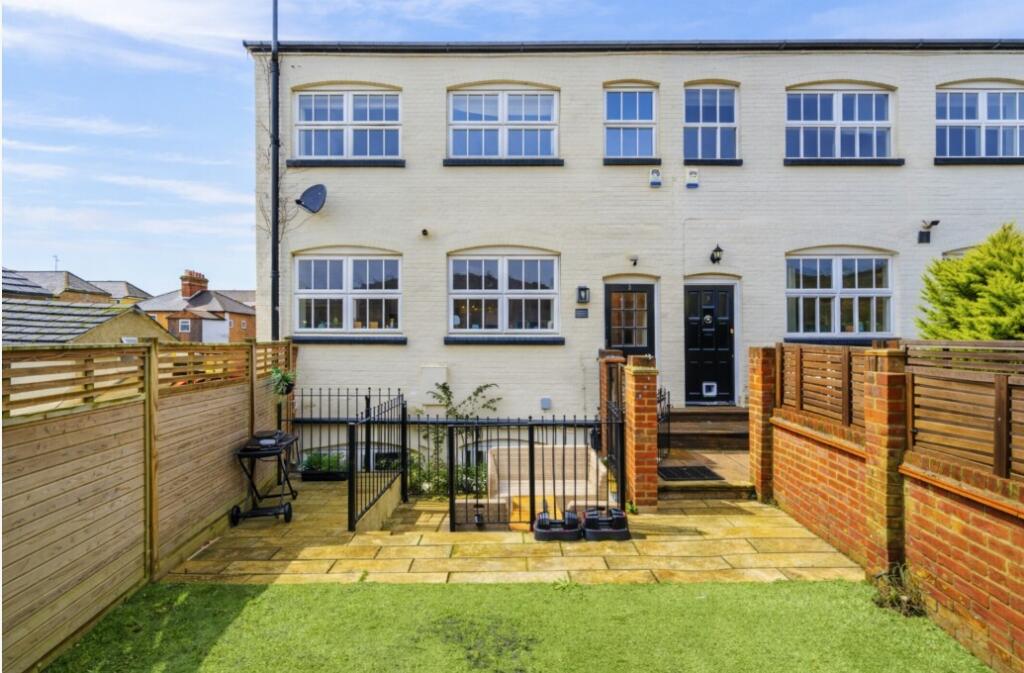 Victoria Street, St. Albans, Hertfordshire, AL1