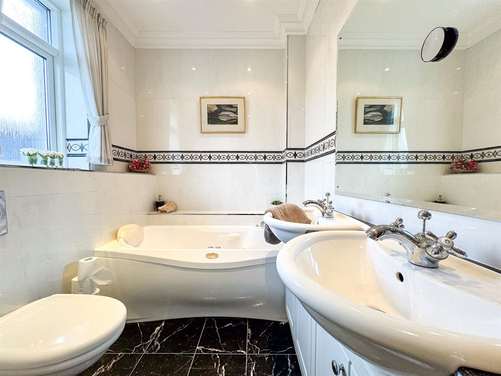 Additional image 21 of 2 bed flat for saleMajestic Apartments, King Edward Road, Onchan IM3