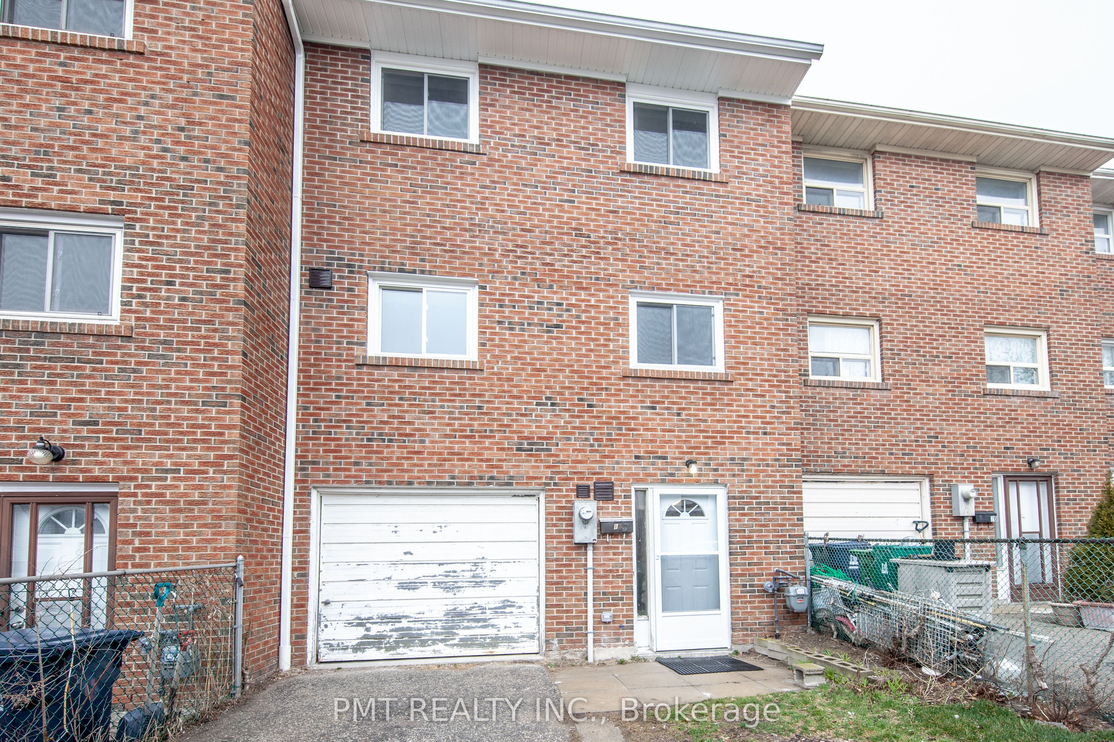 18 Darrell Avenue, Toronto, ON, M4E 2G4