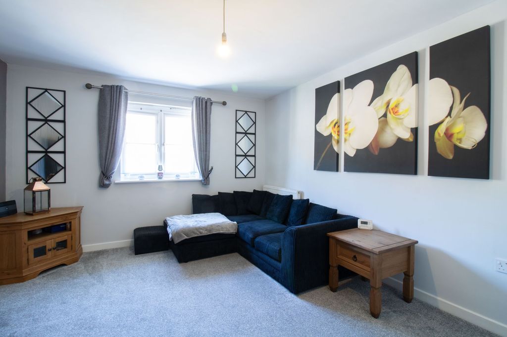 Additional image 7 of 2 bed flat for saleCoed Celynen Drive, Abercarn NP11