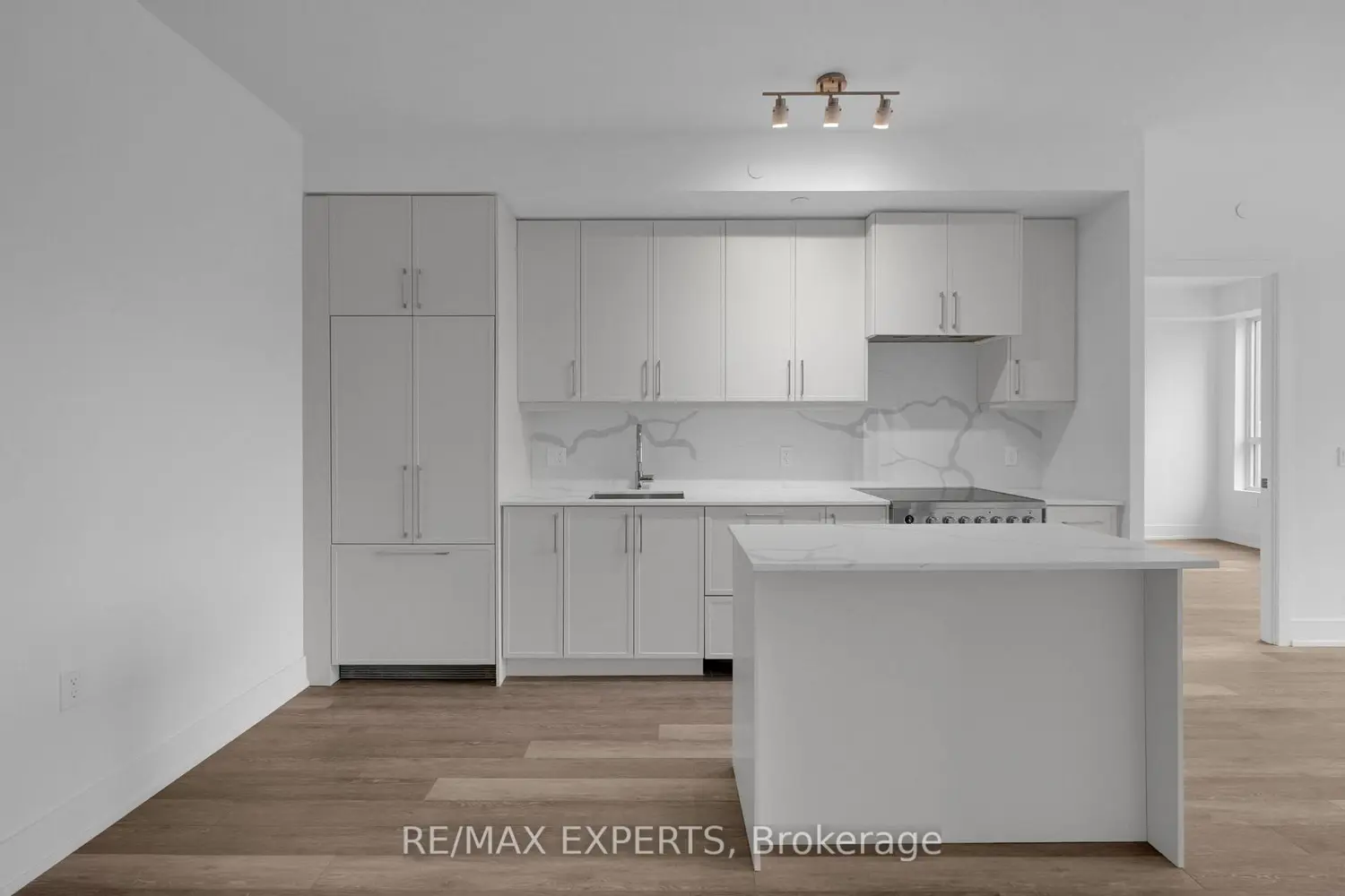 Additional image 4 of 2075 King Road 203