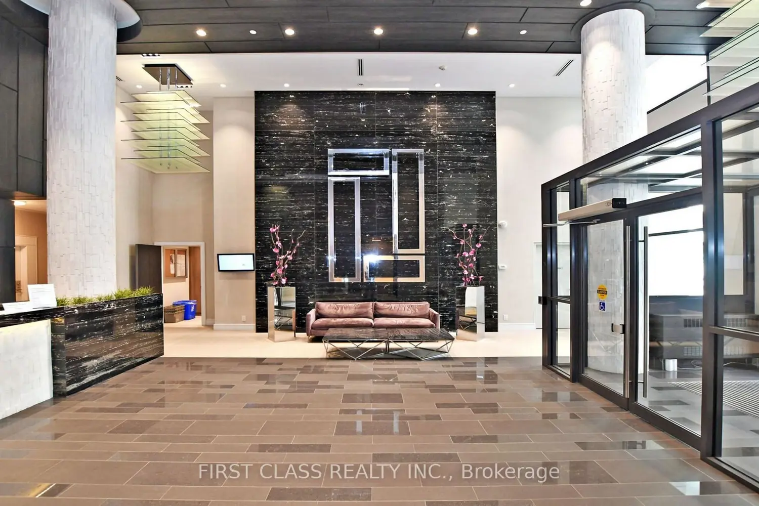 9201 Yonge St Street 911