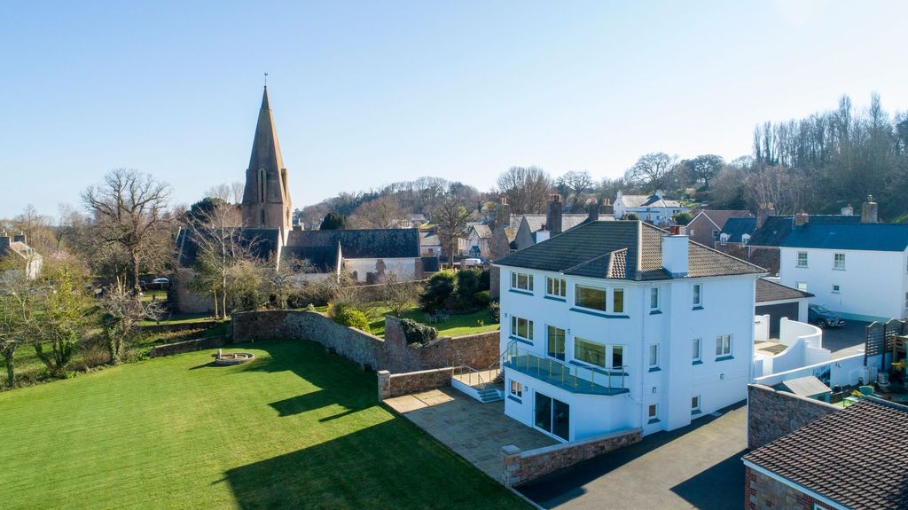 Additional image 3 of 4 bed detached house for saleLe Jardin, Grouville JE3