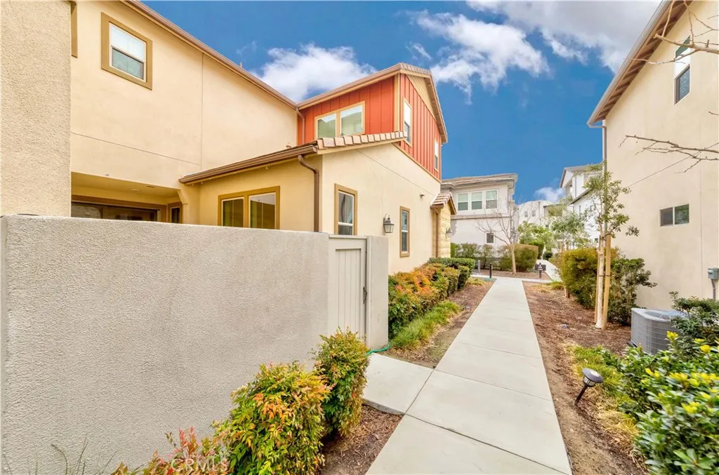 Additional image 71 of 191 Frame, Irvine, CA 92618